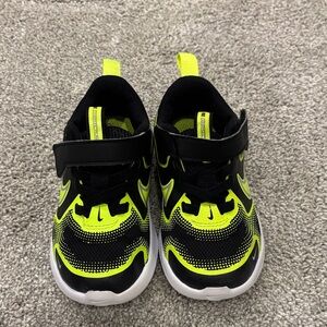 Nike Toddler Black and Neon yellow cosmic Sneakers